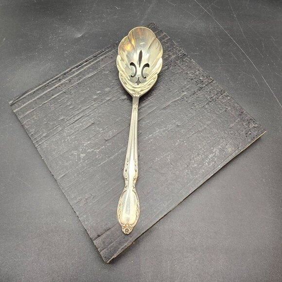 Vintage Rogers & Bros Silver Plated Pierced Fleur-De-Lis Serving Spoon HS273 - Picture 1 of 7